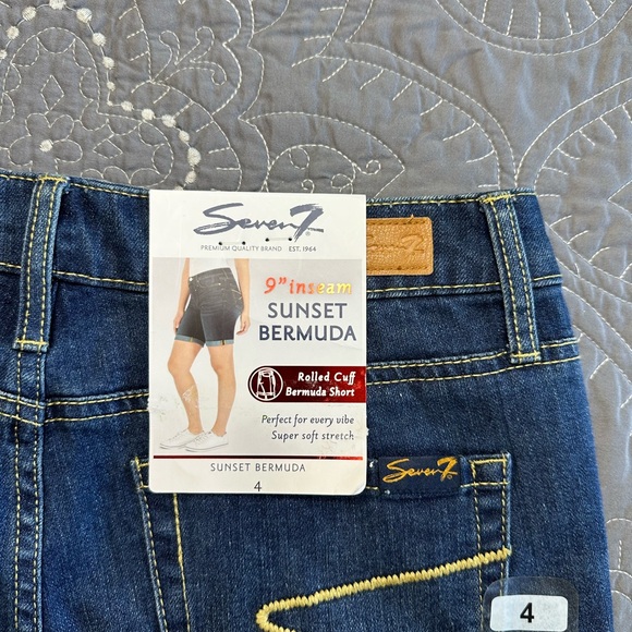 Seven7 Women’s Blue Denim Rolled Cuff Sunset Bermuda Shorts NWT Size 4 - Picture 10 of 10